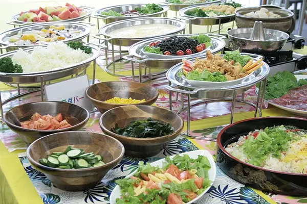 朝発バス/新宿・池袋発 北志賀グランドホテル本館 小丸山スキー場 選べるリフト券/ 宿泊プラングレードアップ!初心者も安心の緩斜面ゲレンデはホテル目の前!夕食バイキングでお腹もココロも大満足!2